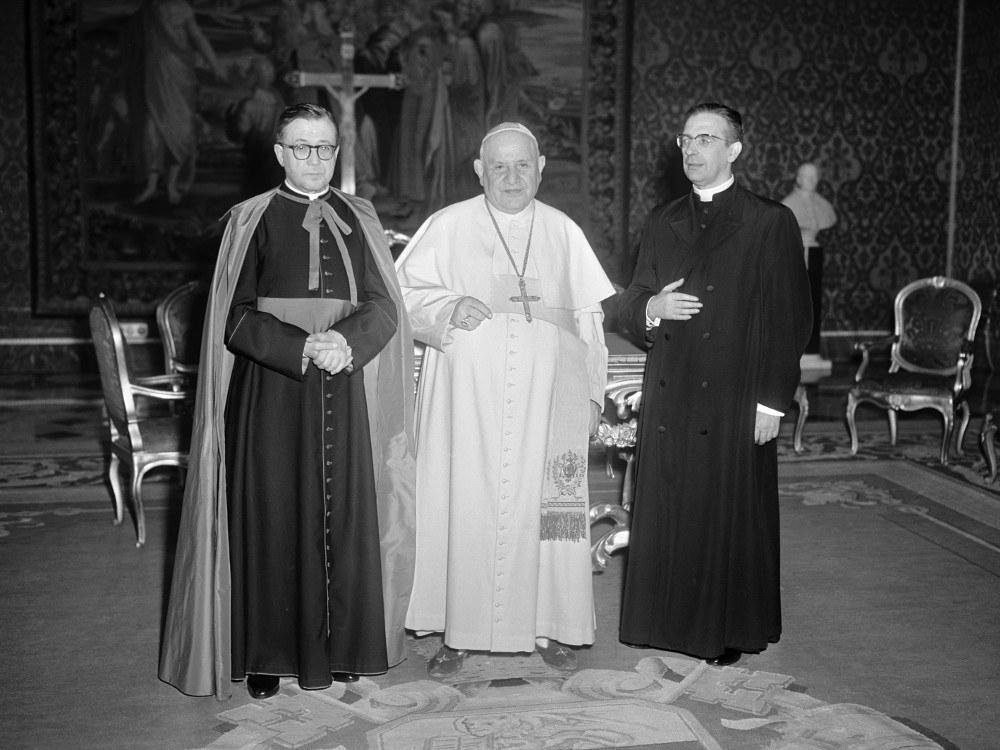 Audiencia del Beato Juan XXIII a San Josemaría y Mons. Álvaro del Portillo, el 5-III-1960