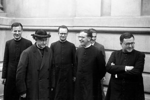 25-VI-1944 después de la ordenación sacerdotal